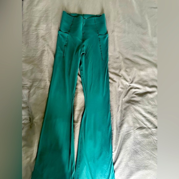 Dark green flare yoga pants from Aerie! Only worn once - Picture 1 of 1